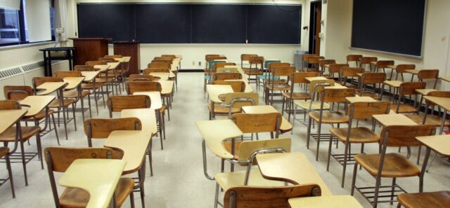 foto banchi di scuola