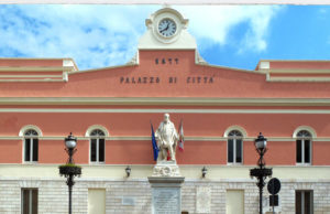 Al Sindaco e alla sua maggioranza che c’è, non c’è, non si sa