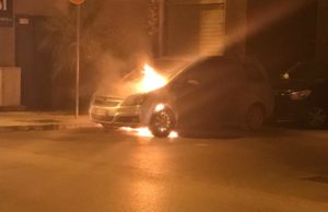 Adesso basta – Auto in fiamme: cosa si cela dietro questi atti criminosi?