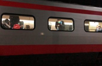 Il vagone fermo a Lecce