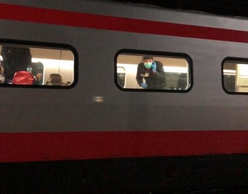 Il vagone fermo a Lecce