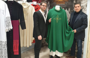 É «Made in Puglia» La Casula che Papa Francesco indosserà all’incontro “Mediterraneo di Pace” del 23 febbraio a Bari