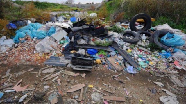 sversamento-rifiuti1-1280x720 Rifiuti abbandonati una piaga per l’ambiente