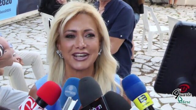 ANDRIA – (VIDEO e FOTO) Laura di Pilato parla ai cittadini: “Andria violentata. Bisogna farla rinascere!”
