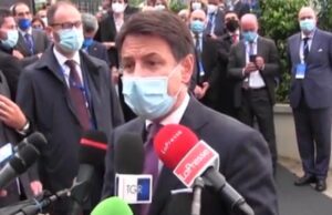 Natale alle porte, il lockdown pure. Conte non lo esclude: “Dipenderà molto dal comportamento di tutta la comunità, basta coi discorsi astratti”