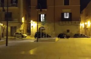 Piazze chiuse alle 18, nuova ordinanza del sindaco