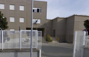 Bambino positivo al Tattoli-De Gasperi, disposta chiusura del plesso di viale Arno