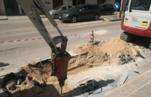 Interruzione corrente elettrica, rottura cavo elettrico per lavori di Open Fiber. Il sindaco: “Situazione sotto controllo sono sul posto”