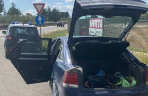 Corato, tentano di rubare un’auto: colpo sventato dai carabinieri e ladri in fuga, sequestrati attrezzi