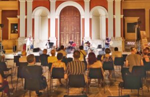 Il Sound dei Soballera rompe il silenzio dello spettacolo dal vivo