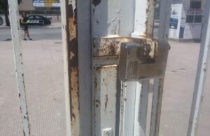 Restano chiusi all’interno della Villa comunale, disavventura per un gruppo di persone