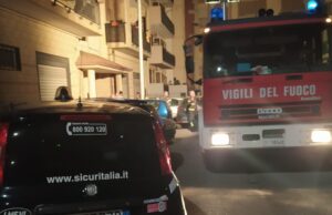 Ennesimo incendio nella notte, auto in fiamme in via Walter Cosina