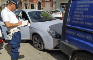 Tamponamento tra due auto su viale Ettore Fieramosca