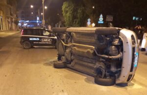 (Foto)Incidente: un’auto si ribalta sull’estramurale