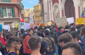 Stop ai doppi turni. Dal 3 novembre si entrerà tutti alle 8: la decisione del Prefetto