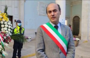 Commemorazione dei defunti. Il messaggio di De Benedittis, deposta una corona floreale