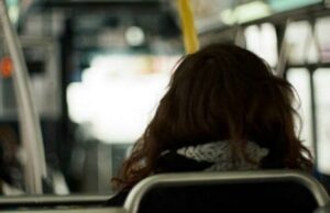 La testimonianza dell’educatrice vittima dell’aggressione su un pullman: “Nessuno mi ha aiutato”