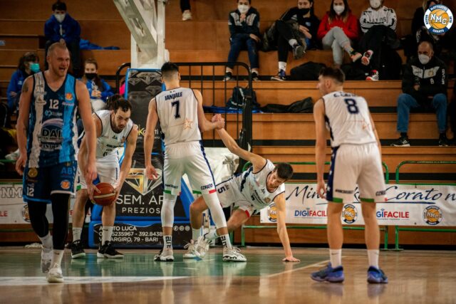 NMC vs MOLFETTA, PHOTO