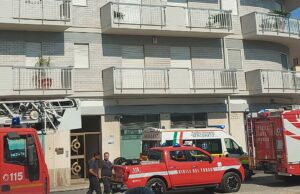 Donna colta da malore in casa soccorsa da Vigili del Fuoco e 118: trasportata in ospedale in codice rosso