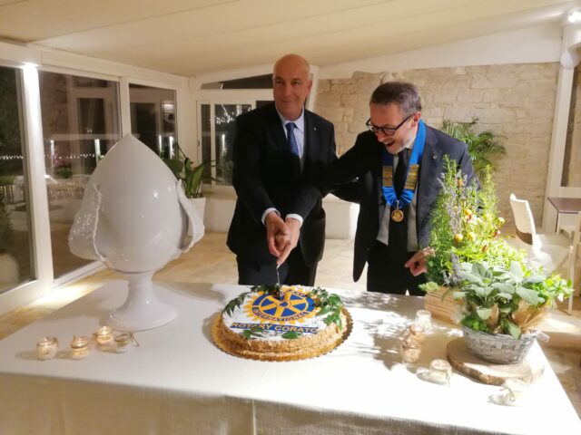 Passaggio martelletto 2022 2023 04 Rotary Club Corato