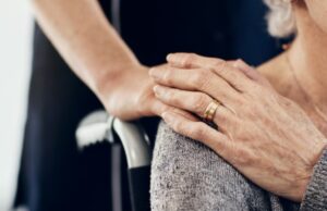 Caregiver familiare: la Regione Puglia lancia l’Avviso Pubblico per il sostegno