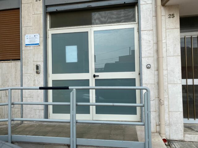 Scuola dell'infanzia via Meda Corato Allarme insetti