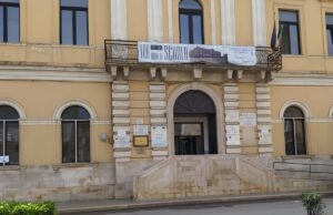 Scuola Fornelli: quando i lavori di messa in sicurezza della palestra e l’adeguamento antincendio?