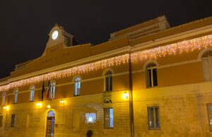 A Corato come Bari, luminarie natalizie accese fino a febbraio: solo poche ore di sera