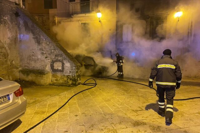 incendio auto via Genzano Corato