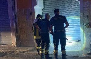 Forte boato in pieno centro, esplosa una bomba carta