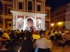 “Brisighella sotto le stelle” tra vernacolo e uno psichedelico spettacolo si avvia alla conclusione