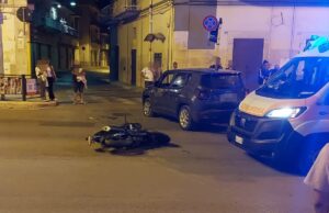 Scontro tra auto e moto su viale Ettore Fieramosca, motociclista finisce in ospedale