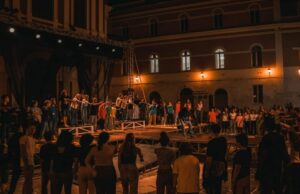 In piazza Marconi va in scena “Uccelli”