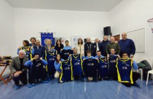 Gli atleti di “Gocce nell’’Oceano” vestono le divise donate dal Rotary