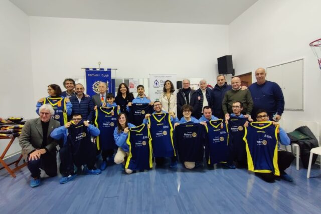 Consegna completi basket Rotary