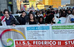 Gli studenti del Liceo Artistico in piazza a Napoli per dire no all’autonomia differenziata