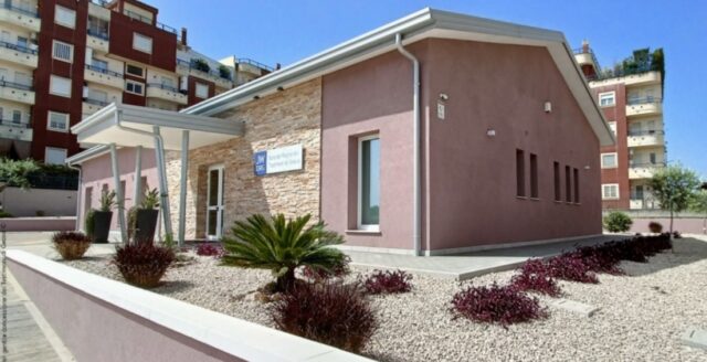 Sala di culto Testimoni di Geova Canosa