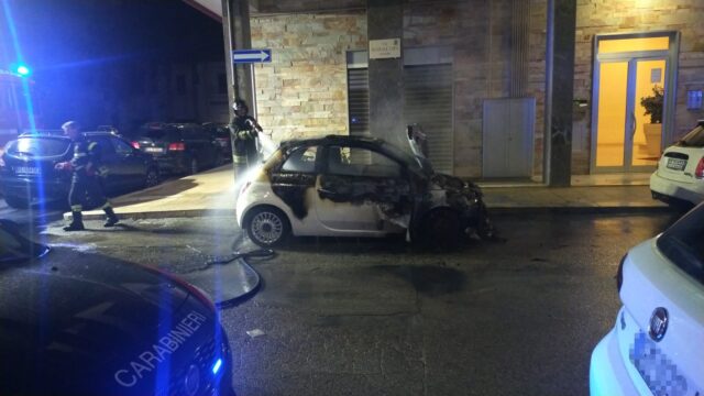 incendio auto Corato via Pasquale Lops