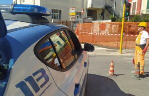Auto investe un operaio del cantiere su via Andria