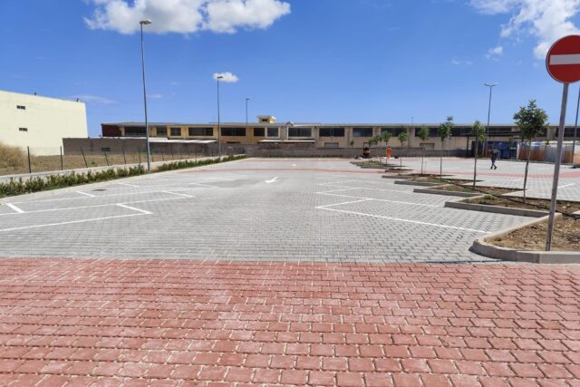 parcheggio isola ecologica Castel del Monte