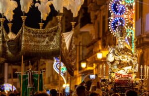 San Cataldo, la Domenica della Festa tra fede, musica e fuochi d’artificio
