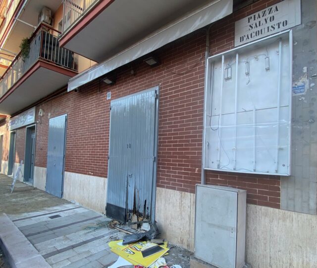 Bomba esplode dinanzi pizzeria a Corato