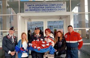 “Una calza per un sorriso”: una dolce sorpresa per i bambini dell’Onco-Ematologico del Policlinico di Bari