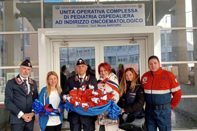 consegna calze della befana al reparto oncologico pediatrico policlinico di Bari