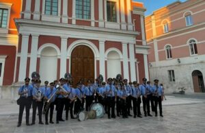 A Corato, l’Orchestra di Fiati “Enrico Annoscia” Città di Bari: orgoglio cittadino con il Direttore Artistico Giuseppe Di Tommaso Orchestra di fiati Enrico Annoscia al teatro comunale di Corato