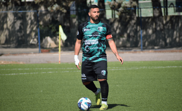 Corato Calcio Real Siti Giocatore del Corato Calcio in azione durante la partita contro il Real Siti