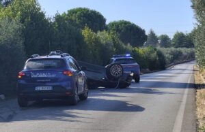 Corato, due auto rubate in poche ore: ladri in fuga, si ribalta una Porsche