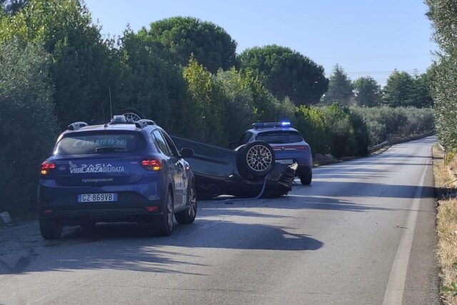 Furti d'auto a Corato una Porsche si ribalta