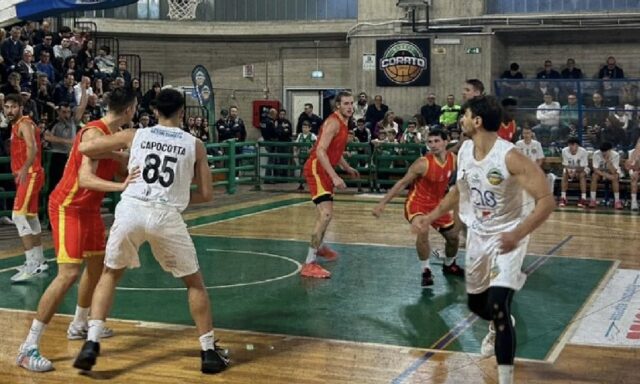 Screenshot Catanzaro batte il Basket Corato: 74-85