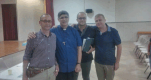 Don Maurizio Patriciello il parroco della “terra dei fuochi” a Corato, ad un incontro pubblico dedicato alla gestione dei rifiuti, alla legalità e alla tutela ambientale.